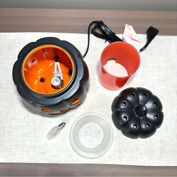 Scentsy Halloween Warmer ‘Jack’ Black Pumpkin Glow Jack-o’-lantern, Retired NIB - Picture 5 of 9